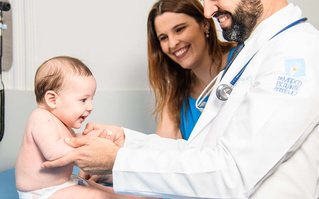 ¿Cuántas vacunas contra el neumococo deben aplicarse a los niños?